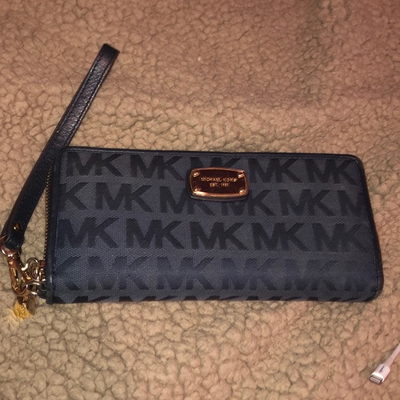 Michael Kors Handbags - Authentic Michael Kors wallet